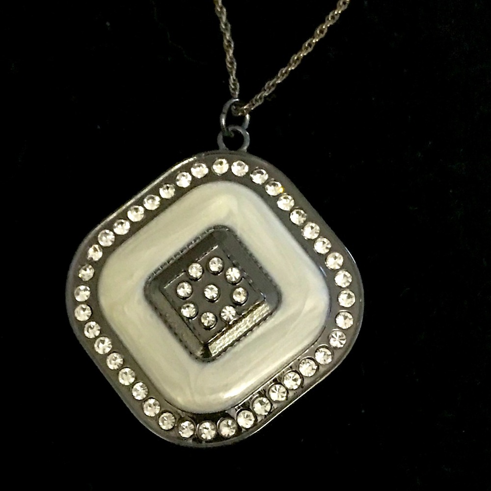 Vintage look necklace